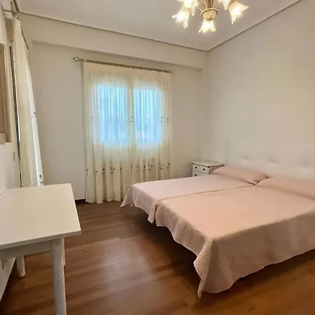 Casa Con Jardin Cerca De Santander Camargo